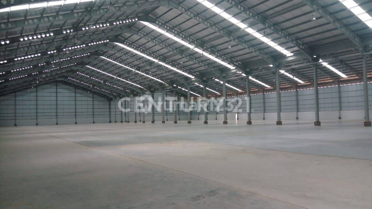 Large Industrial Warehouse with Loading Dock in Cikarang