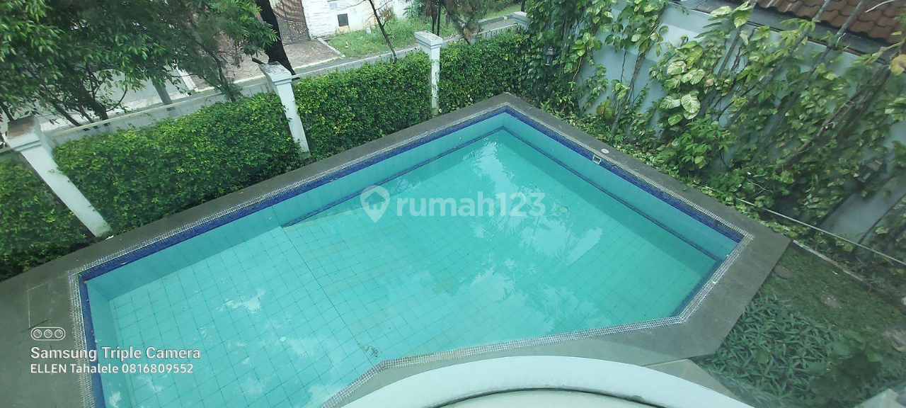 Modern Villa with Pool Near Raffles School