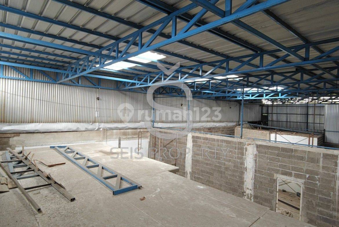 Large Industrial Warehouse with Office Space