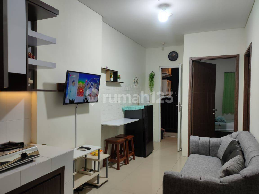 Modern Apartment Near Ancol with Pool and Gym