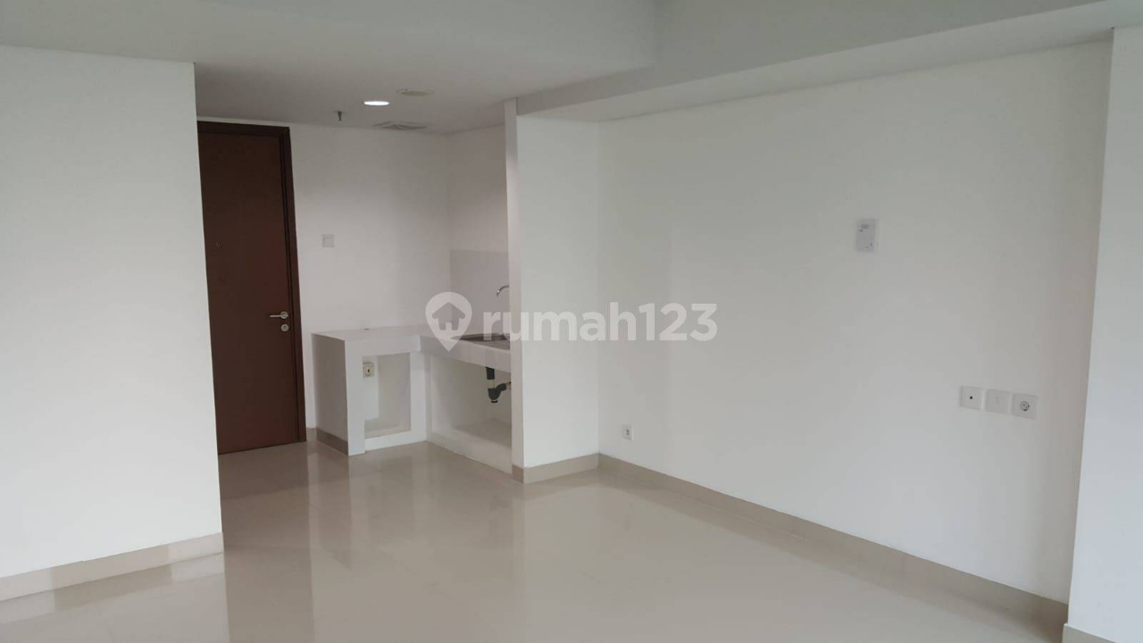 Unfurnished Studio Apartment with Golf View