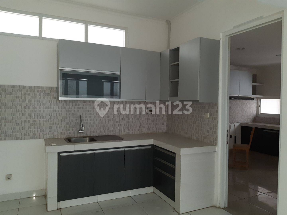 Modern House Near MRT Cipete with 5 Bedrooms