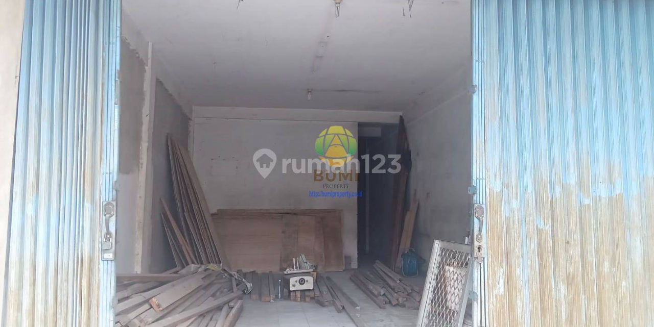 Spacious Commercial Building in Strategic Mojosongo Location