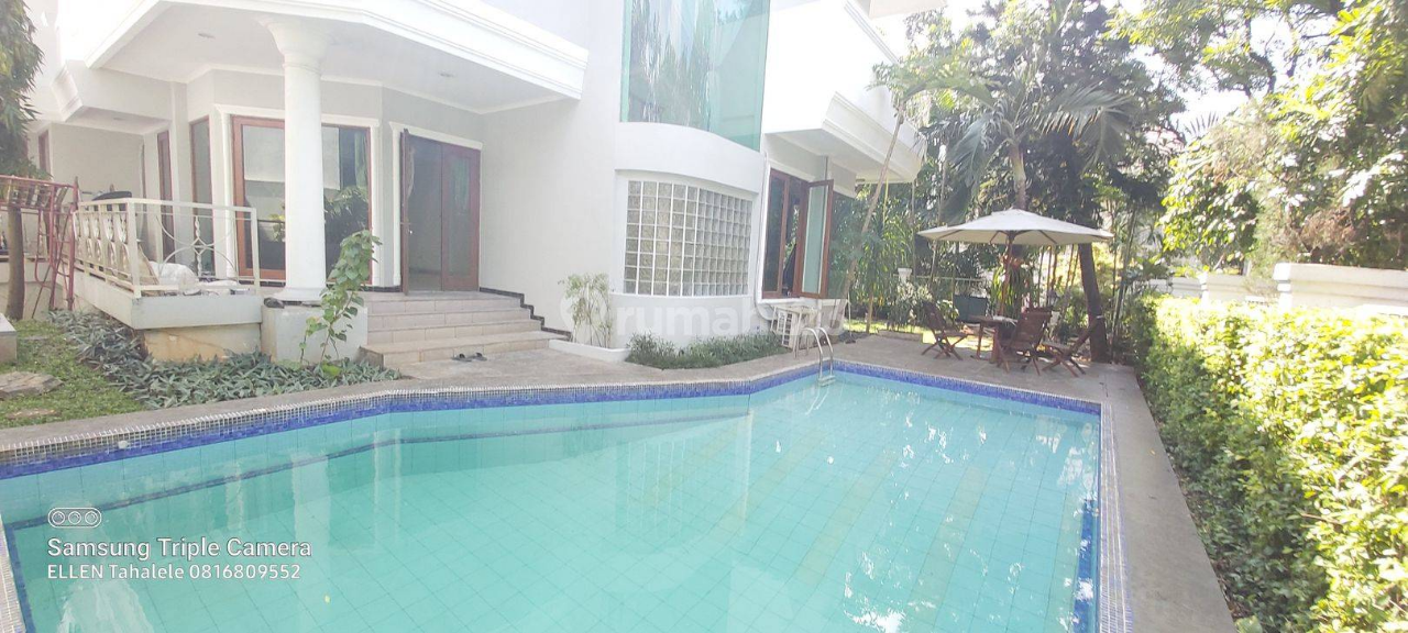 Modern Villa with Pool Near Raffles School