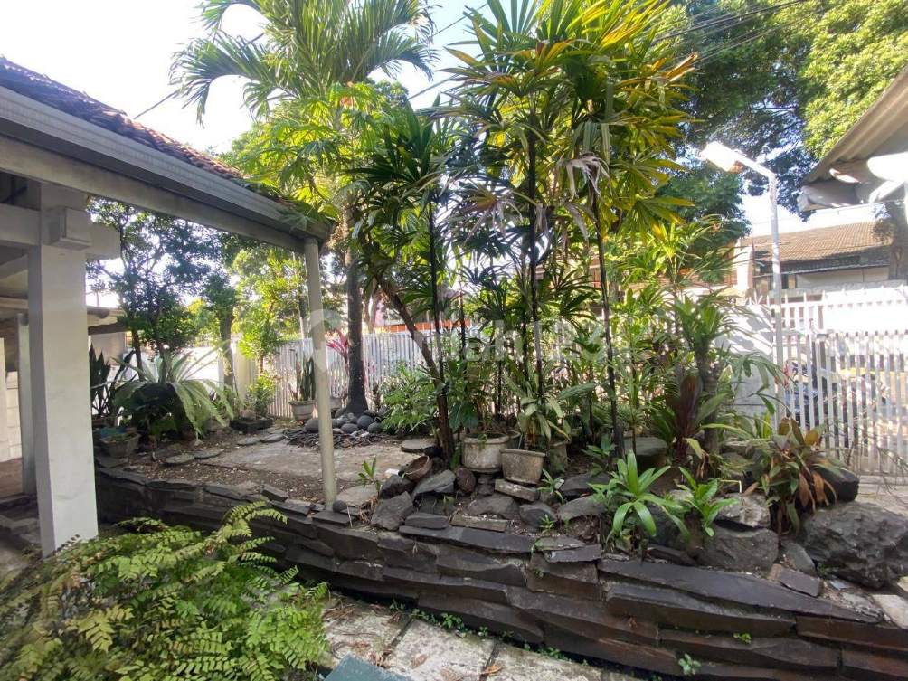 Spacious 3-Bedroom House with Garden in Turangga