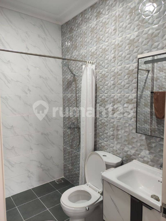 Modern House Near Schools and Shopping Centers