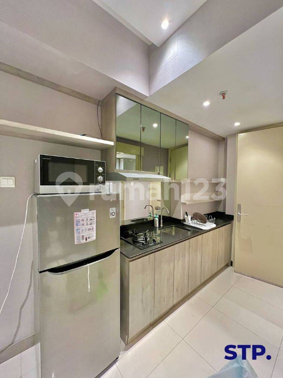 Furnished Studio Apartment with Pool View