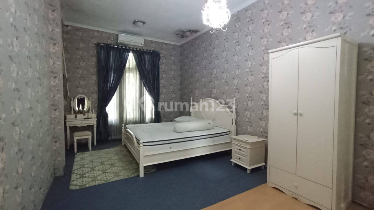 Luxurious 4-Bedroom House in Central Bandung