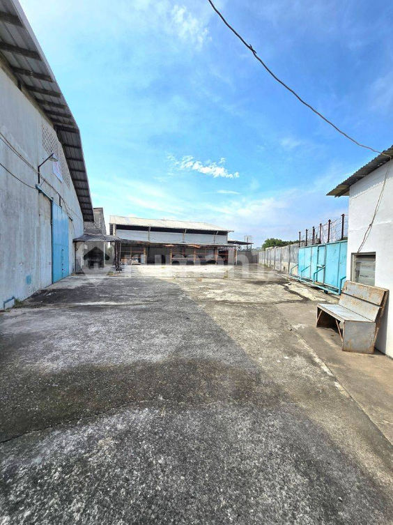 Large Warehouse with Office Space in Muara Karang