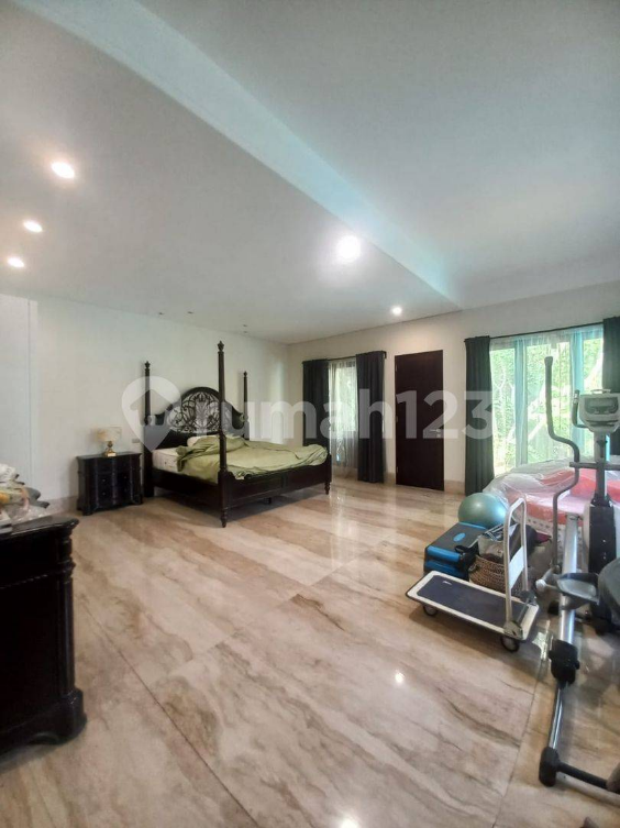 Modern Tropical Villa with Pool in Kemang