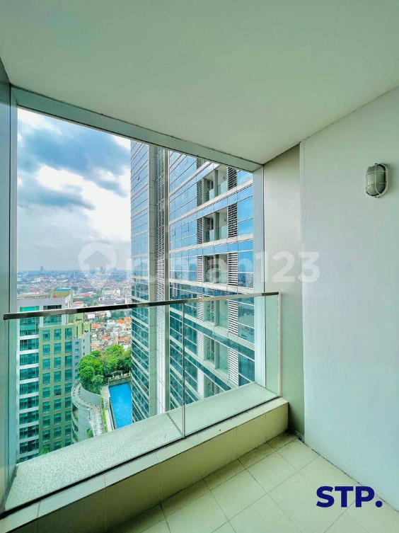 Luxury 3-Bedroom Apartment Near Tunjungan Plaza Mall