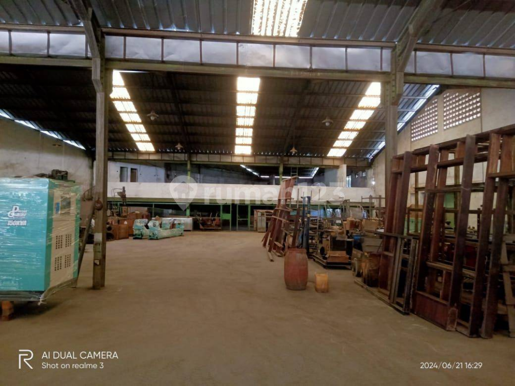 Large Industrial Warehouse Near Toll Road Access