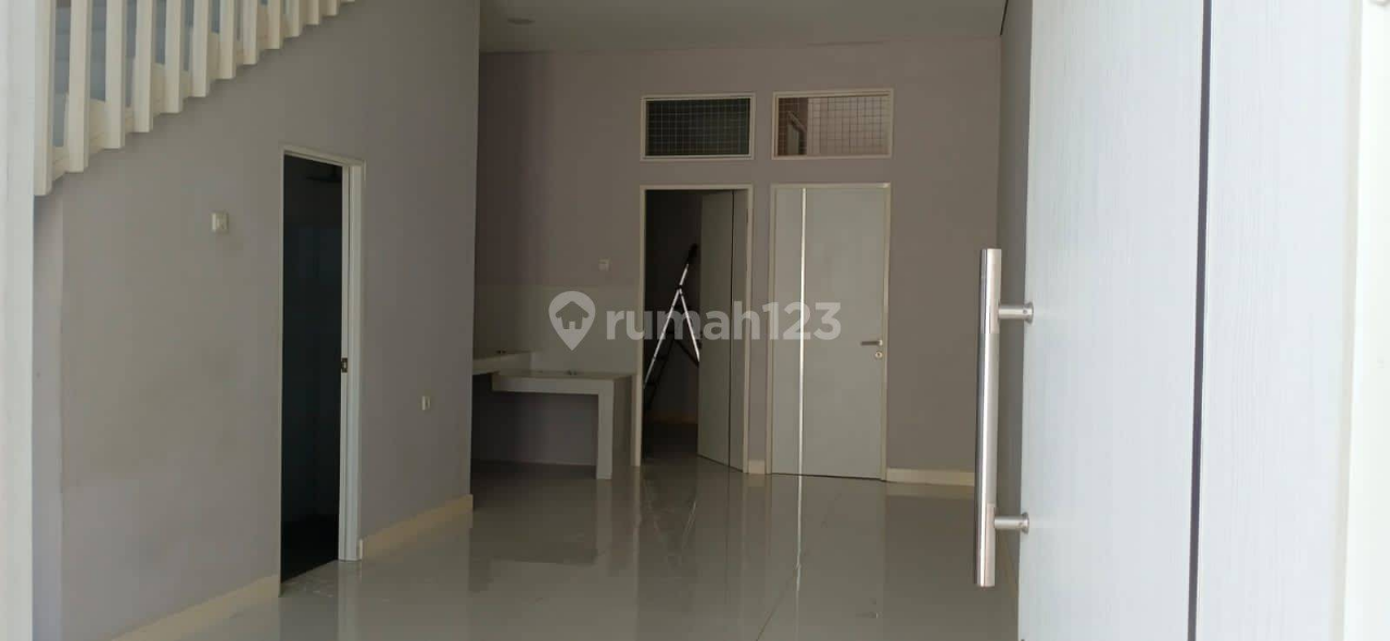 Modern 3-Bedroom House with Carport in Mekar Wangi