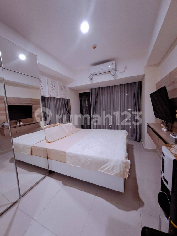 Furnished Studio with City View on 21st Floor