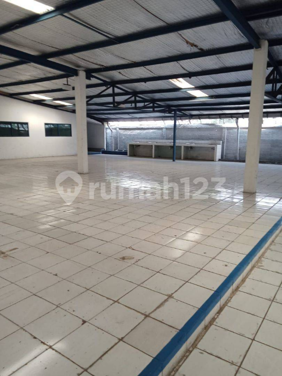 Large 1800m² Warehouse with Office Space
