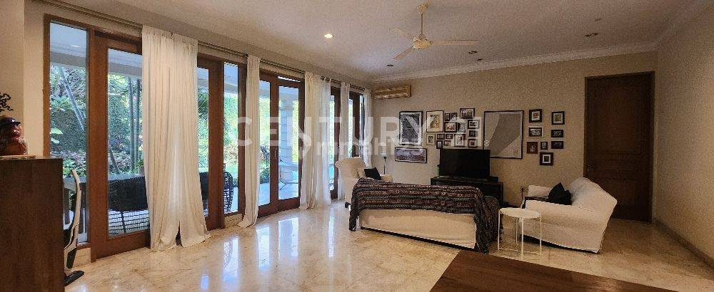 Spacious Villa with Pool in Kemang Area