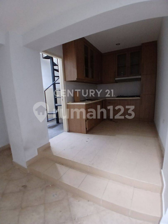 Spacious 3-Bedroom House in Menteng with Garden