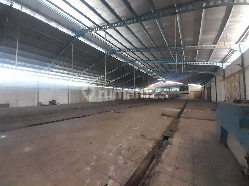 Large Industrial Warehouse with High Power Capacity