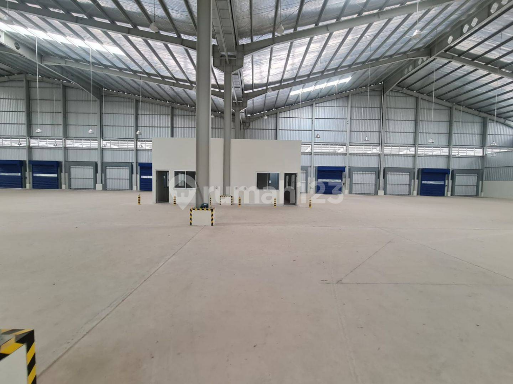 Modern Industrial Warehouse with Loading Dock in Cikarang