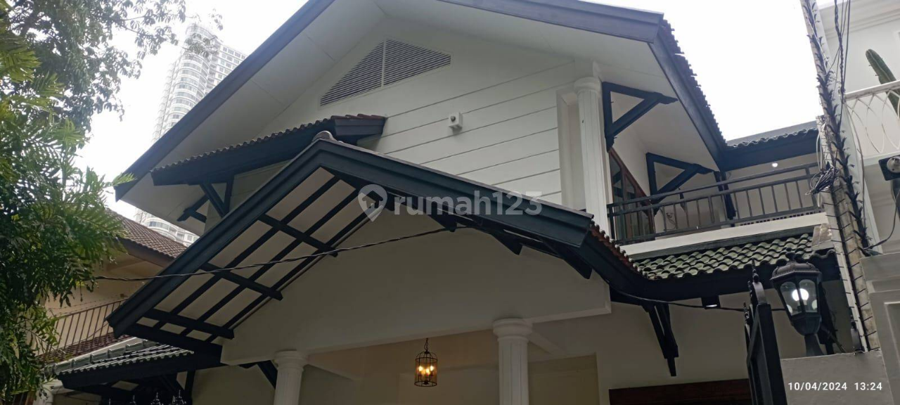 Modern House with Pool in Mega Kuningan