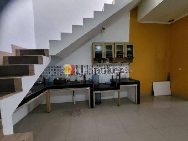 Spacious 1.5-Story House in Strategic Antapani Location