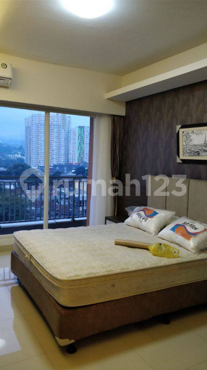 Modern Studio Apartment with Mountain View