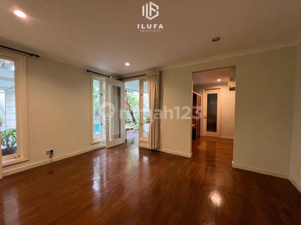 Luxurious 4-Bedroom House with Pool in Kebayoran