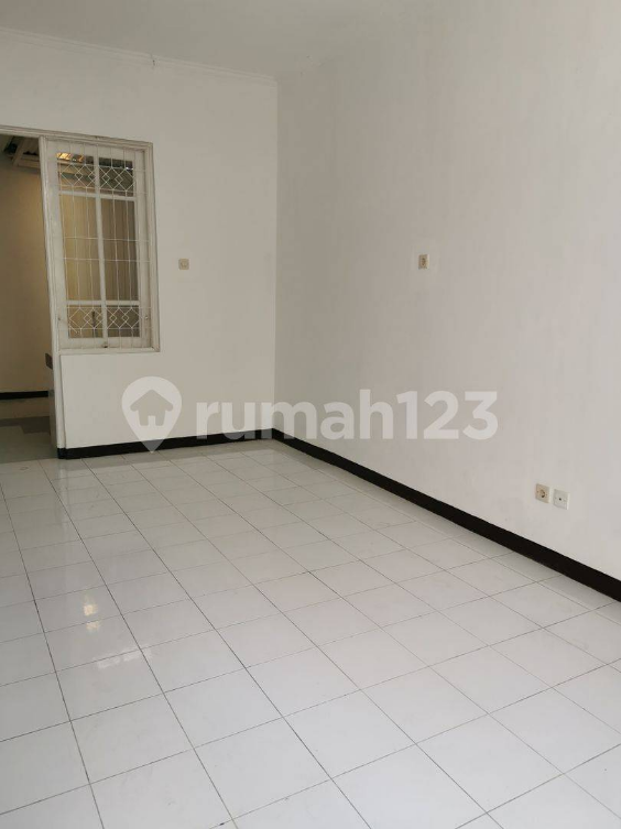 Strategically Located House Near Pakuwon City Mall