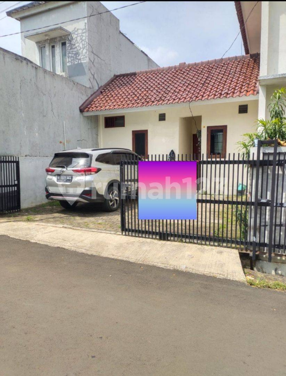 Spacious 4-Bedroom House with Garden and Parking