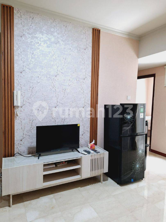 Furnished 2-Bedroom Modern Apartment with Views
