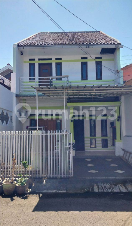 Modern Townhouse Near Healthcare and Business District