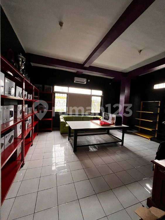 Spacious 3.5-Floor Commercial Space with Parking