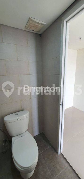 Modern 1-Bedroom Apartment with Mountain View