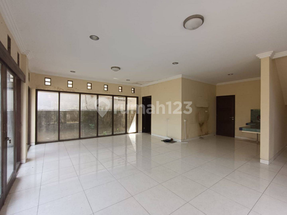 Spacious Two-Story House with Pool in Renon