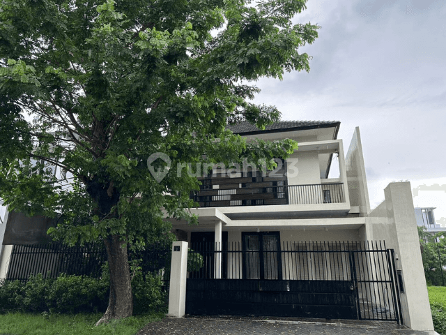 Modern House with Balcony in Exclusive Area
