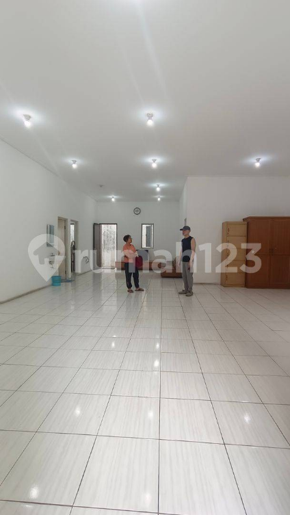 Spacious Kelapa Gading House with 3-Car Carport