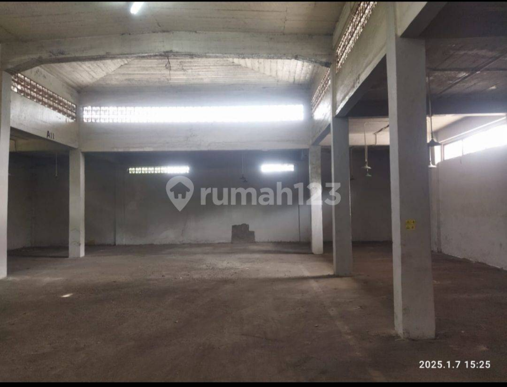 Large Commercial Warehouse Space with Parking Area