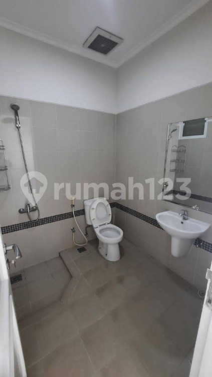 Modern 4-Bedroom House in Gading Serpong
