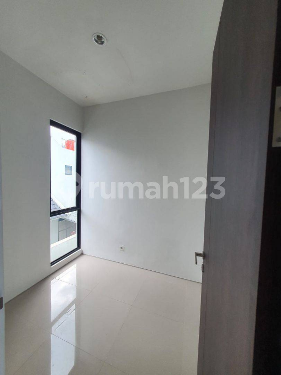 Modern 2-Bedroom Townhouse with Pool Access