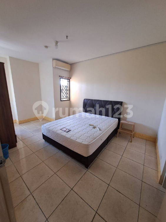 3-Bedroom Queen Victoria Apartment Near Amenities