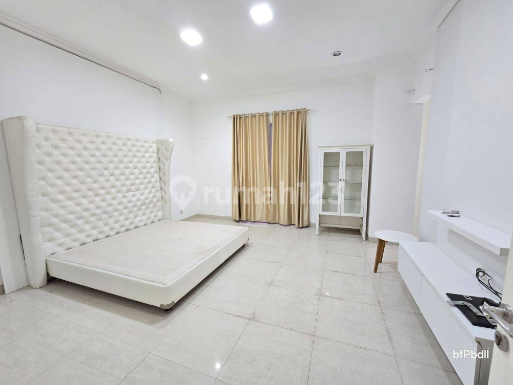 Spacious 4-Bedroom House with Gym in PIK