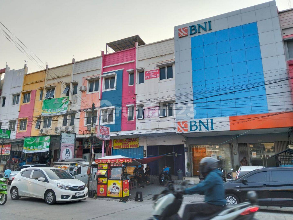 Strategically Located Ruko Near Multiple Banks