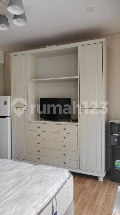 Modern Studio Apartment with Full Amenities