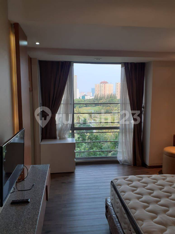 Modern 2-Bedroom Furnished Apartment with City View