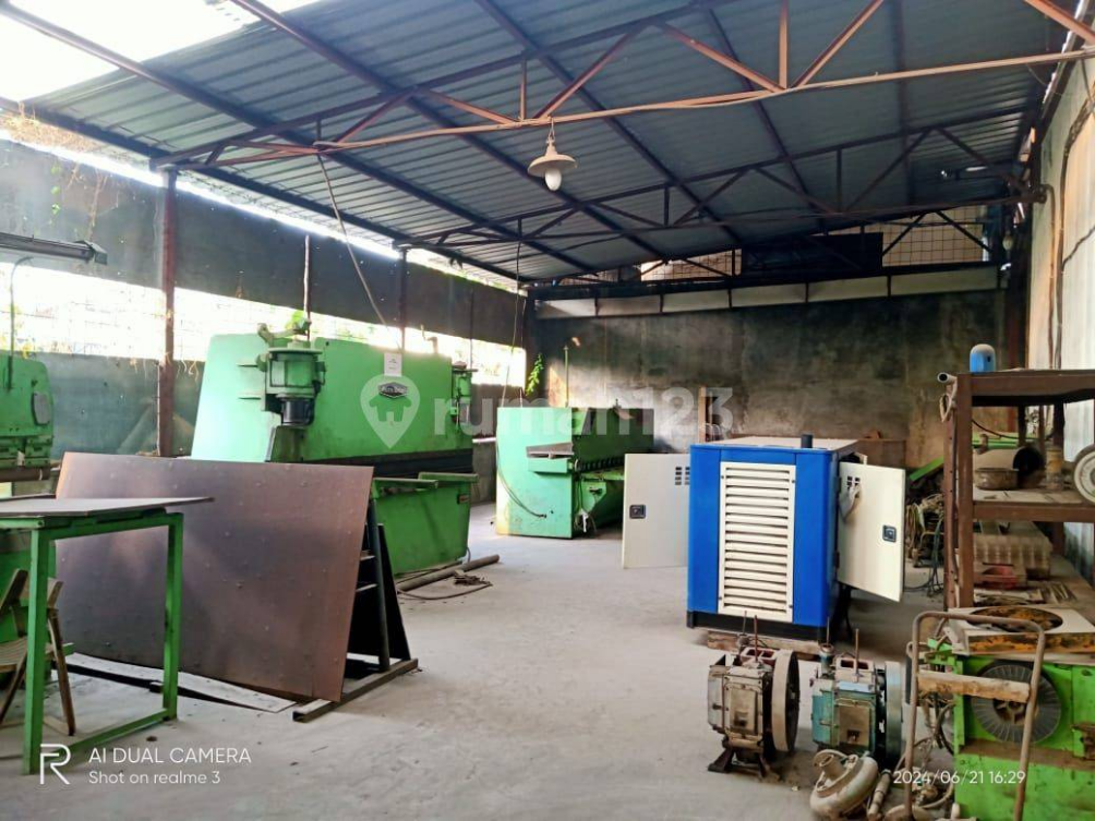 Large Industrial Warehouse Near Toll Road Access