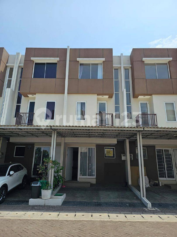 Modern 3-Floor Townhouse in Kelapa Gading Complex