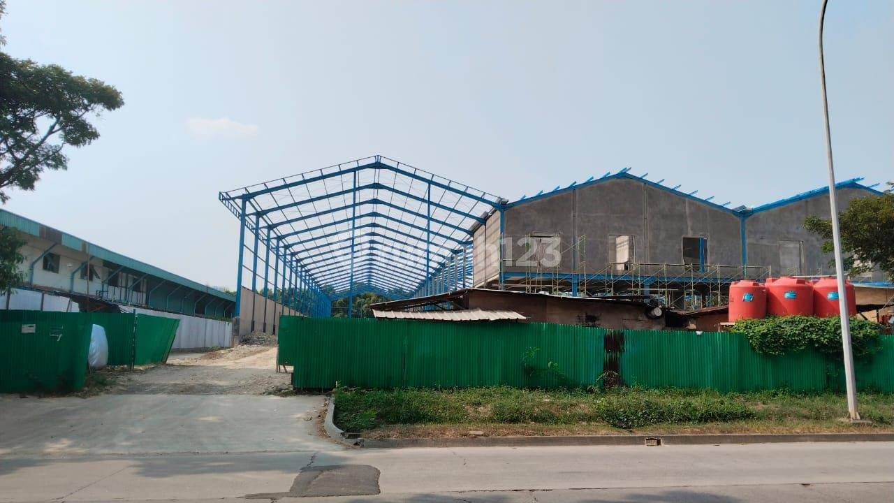 Modern Warehouse with Office Space and Parking