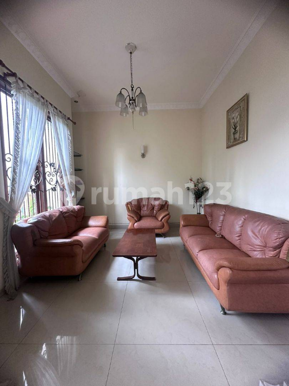 Luxurious 4-Bedroom Villa Near Supermall Pakuwon
