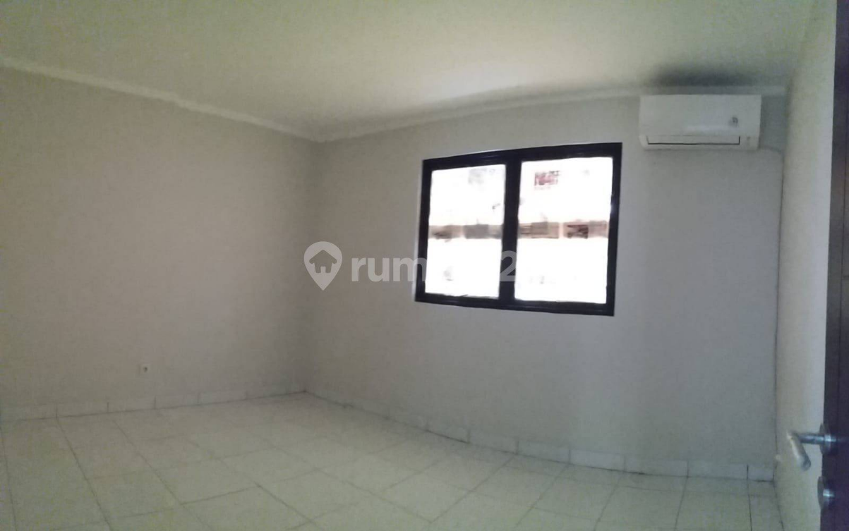 Modern 3-Bedroom Townhouse in Sumarecon Cluster