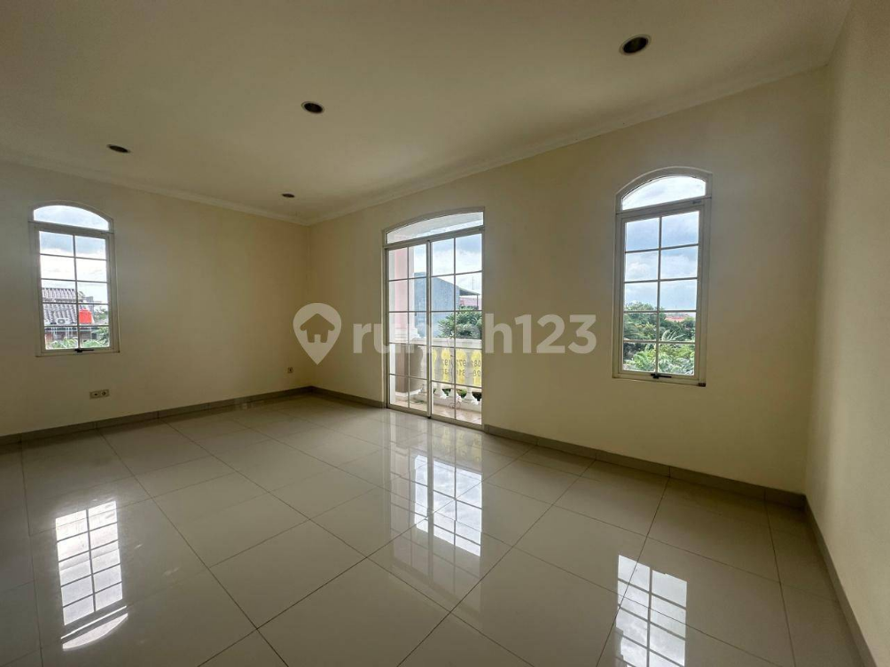 Brand New Hook House in Premium Cluster